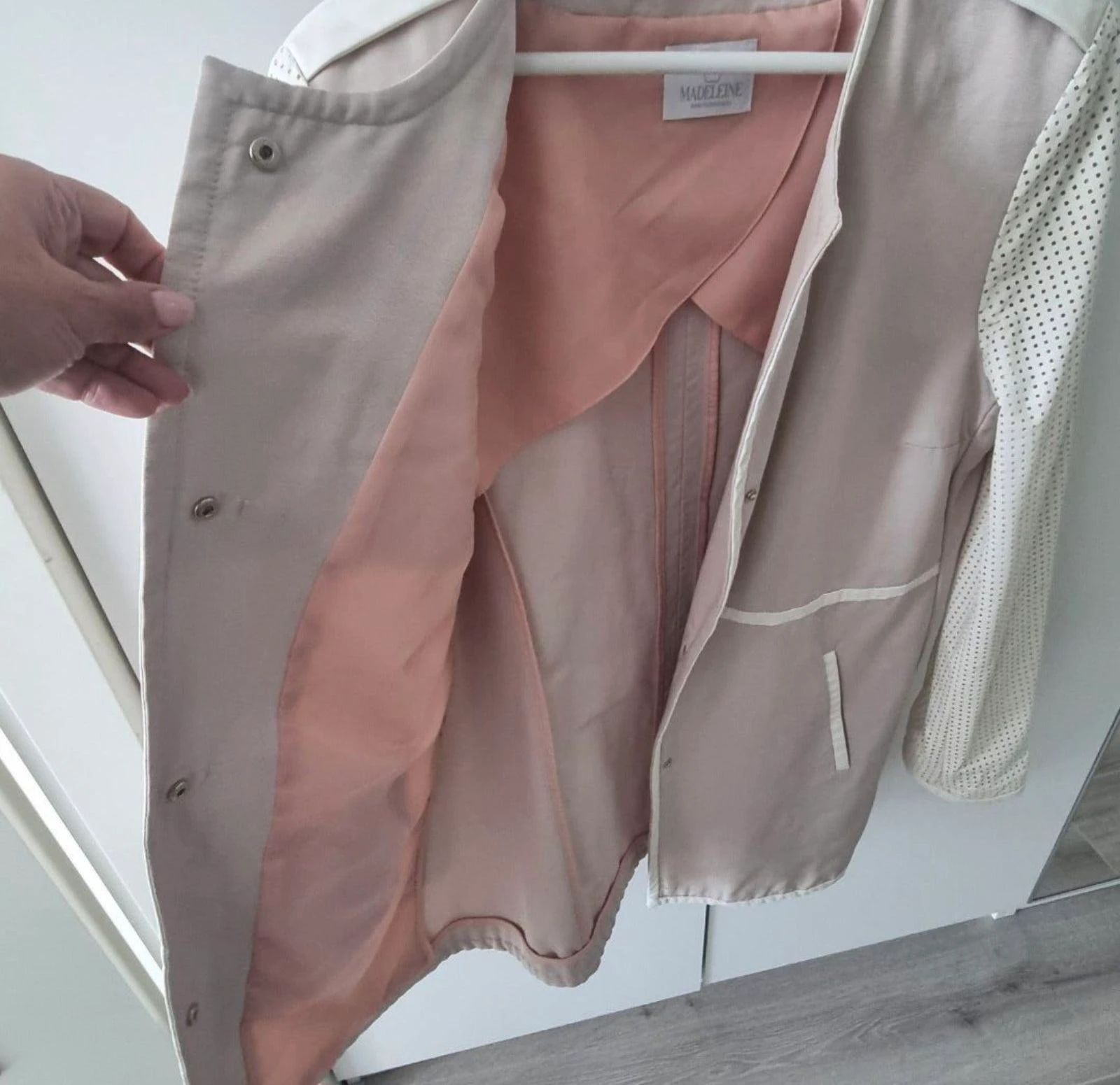 Madeleine elegante gabardina / chaqueta de verano beige crema mangas perforadas 44 – photo 6